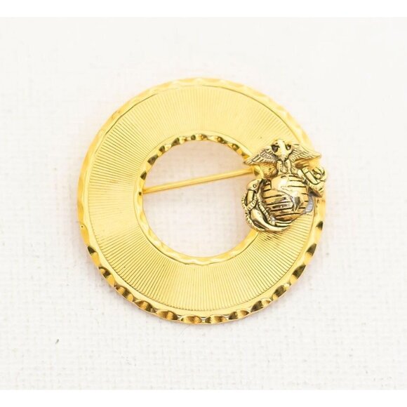 Elegant Vintage Circular Disc Brooch in Gold Tone - A4 - Picture 1 of 2